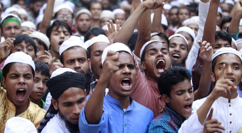 Activists of Hefajat-e-Islam shout slogans during a rally in Dhaka April 5, 2013. An activist of Bangladesh Awami League was killed and more than ten people were injured as police opened fire during a clash between the activists of Hefajat-e Islam and Bangladesh Awami League in Kamrangirchar area of the capital on the eve of the Islamist partys long march on Friday. Hefajat-e-Islam, a radical Islamist party, are planning a march on April 6 to demand capital punishment for a group of bloggers, who organised the Shahbagh demonstration, and for the introduction of blasphemy laws, reported local media. REUTERS/Andrew Biraj (BANGLADESH - Tags: POLITICS CIVIL UNREST) - RTXY9KO