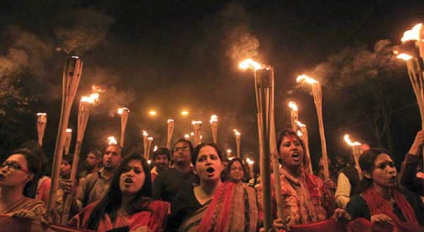 social-media-brings-tahrir-square-to-shahbagh-by-maksud-joarder